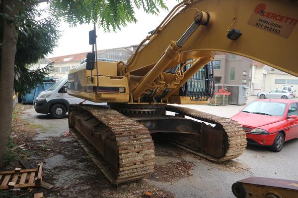26#2335 Escavatore cingolato Cat 330BLN in vendita - foto 10