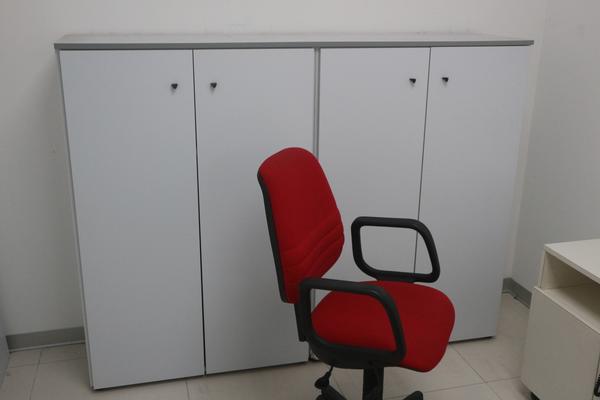 4#2335 Mobile a 4 ante e arredamento da ufficio in vendita - foto 3