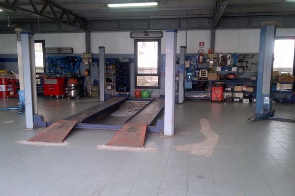 1#2343 Pezzi di ricambio per veicoli e sollevatori auto in vendita - foto 1