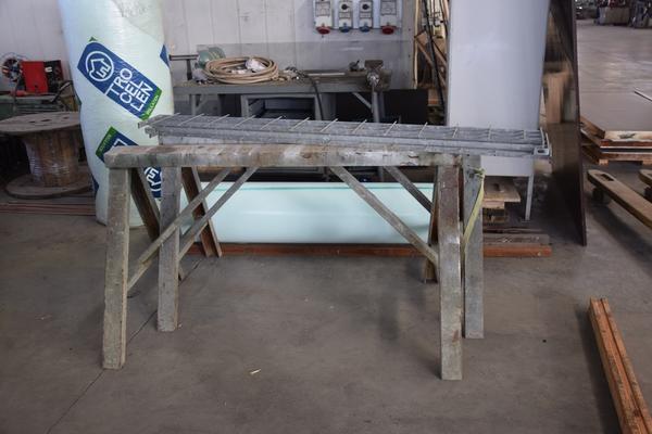 32#2413 Banco da lavoro attrezzato in vendita - foto 1