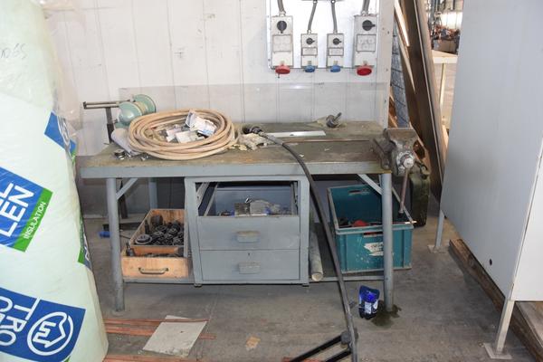 32#2413 Banco da lavoro attrezzato in vendita - foto 2