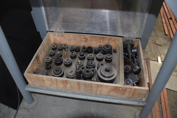 32#2413 Banco da lavoro attrezzato in vendita - foto 8