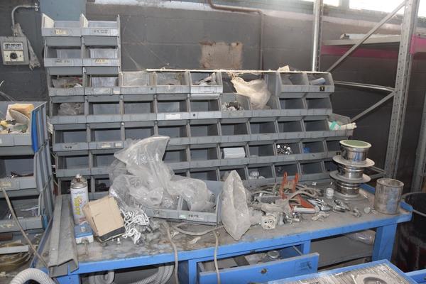 39#2413 Tavoli da lavoro e minuteria in vendita - foto 5