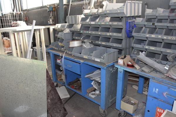 39#2413 Tavoli da lavoro e minuteria in vendita - foto 8