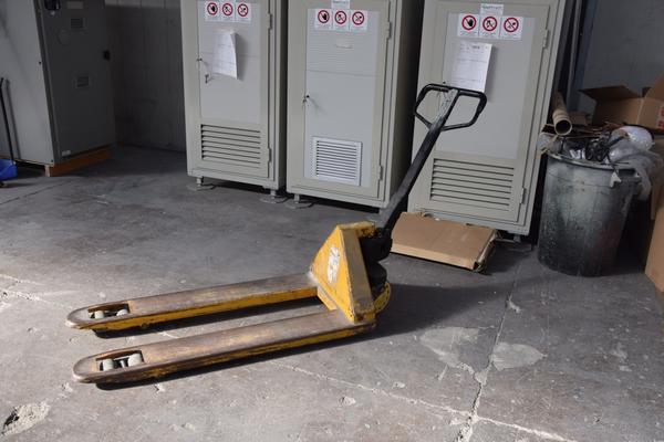 40#2413 Transpallet bilancia e scaffale in vendita - foto 2