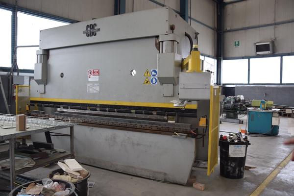 7#2413 Pressopiegatrice Cbc  in vendita - foto 1
