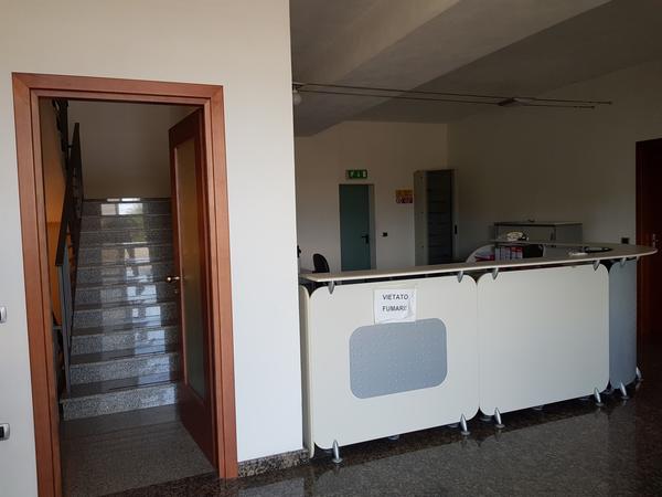 48#2442 Mobili per reception in vendita - foto 2