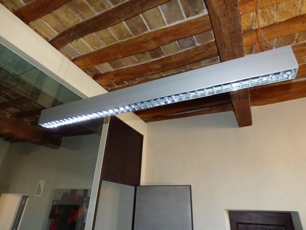 8#2451 Armadio  Rack H e plafoniere fluorescenti in vendita - foto 3