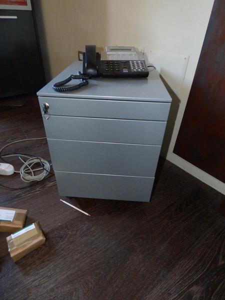 8#2451 Armadio  Rack H e plafoniere fluorescenti in vendita - foto 4