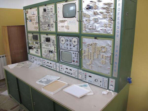 12#2503 Stock di attrezzature didattiche per elettronica in vendita - foto 1