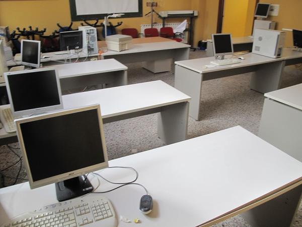5#2503 Stock di arredi ed attrezzature per aula di informatica in vendita - foto 1