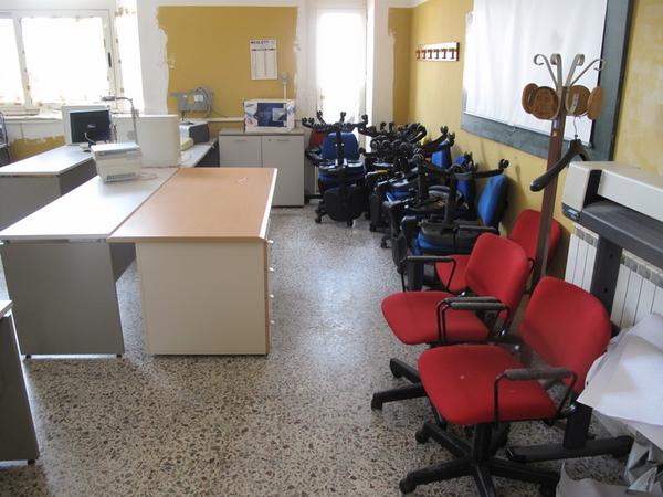 5#2503 Stock di arredi ed attrezzature per aula di informatica in vendita - foto 2