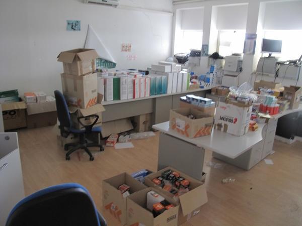 7#2503 Stock di arredi ed attrezzature da ufficio oltre materiale da cancelleria in vendita - foto 2