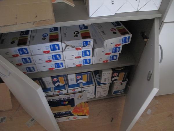 7#2503 Stock di arredi ed attrezzature da ufficio oltre materiale da cancelleria in vendita - foto 4
