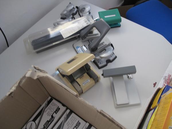 7#2503 Stock di arredi ed attrezzature da ufficio oltre materiale da cancelleria in vendita - foto 9