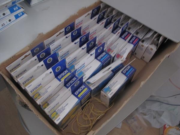7#2503 Stock di arredi ed attrezzature da ufficio oltre materiale da cancelleria in vendita - foto 11