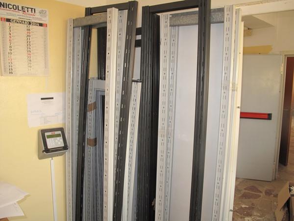 7#2503 Stock di arredi ed attrezzature da ufficio oltre materiale da cancelleria in vendita - foto 40
