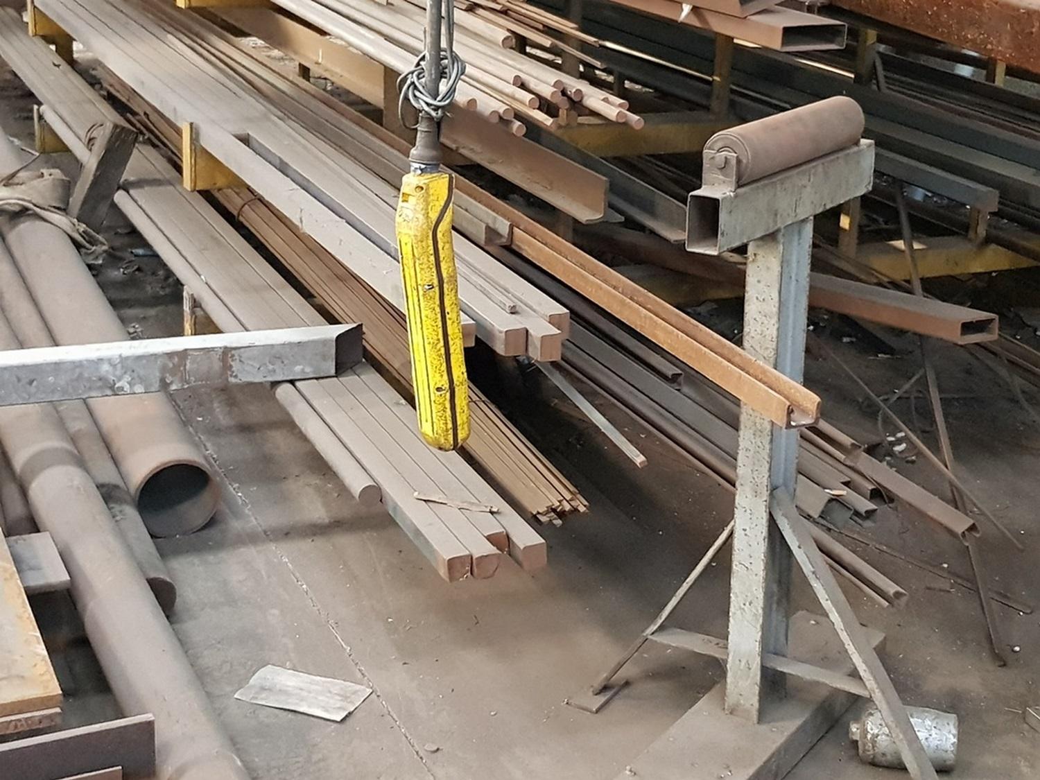 Lot Overhead Crane