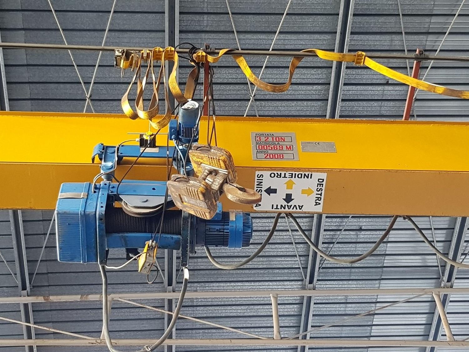 Lot Overhead Crane