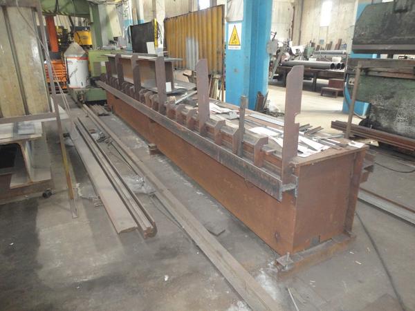 Lot Stock Of Workbenches And Iron Assembly Of Craftsmanship