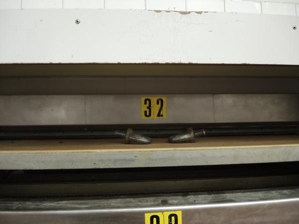 125#2536 Armadio contenente stampi e ricambi per niditrice in vendita - foto 7