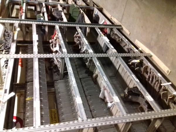 33#2560 Coltelli e zappe multimarche completi di scaffale in vendita - foto 9