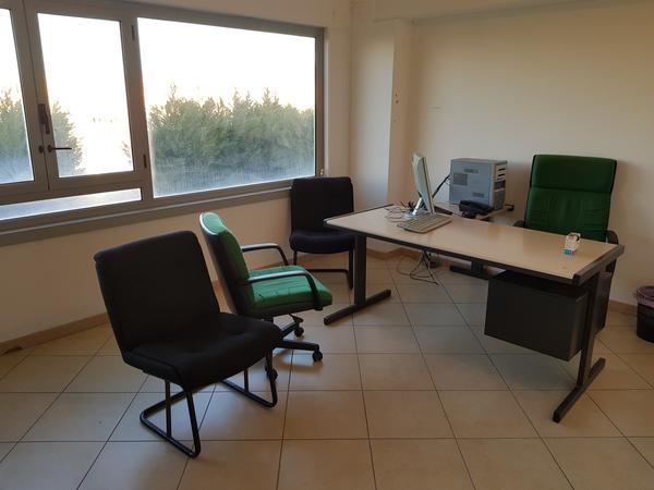 1#2563 Attrezzatura elettroniche e arredi ufficio in vendita - foto 1