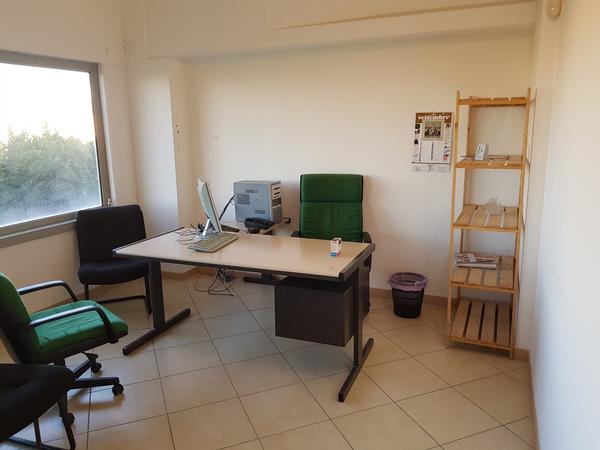 1#2563 Attrezzatura elettroniche e arredi ufficio in vendita - foto 2