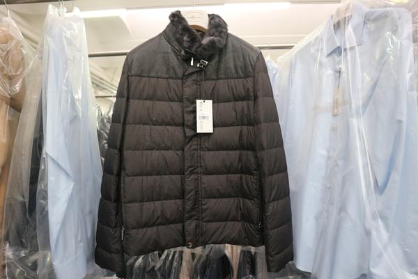 1#2610 Azienda dedita alla produzione e commercio di abbigliamento in vendita - foto 2