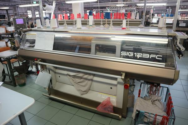 1#2610 Azienda dedita alla produzione e commercio di abbigliamento in vendita - foto 15