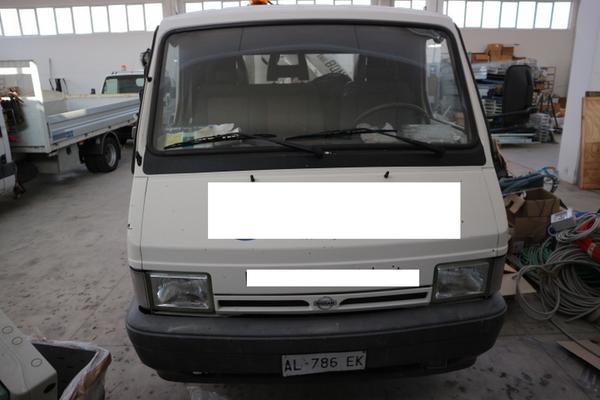2592#2668 Autocarro Nissan con gru in vendita - foto 4