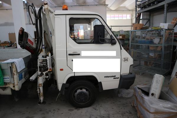 2592#2668 Autocarro Nissan con gru in vendita - foto 5