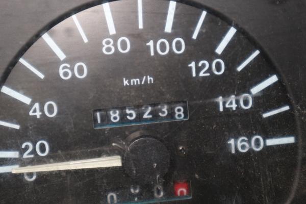 2592#2668 Autocarro Nissan con gru in vendita - foto 17