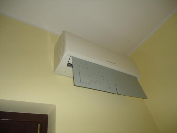 14#2688 Condizionatore Mitsubishi e arredo ufficio in vendita - foto 1