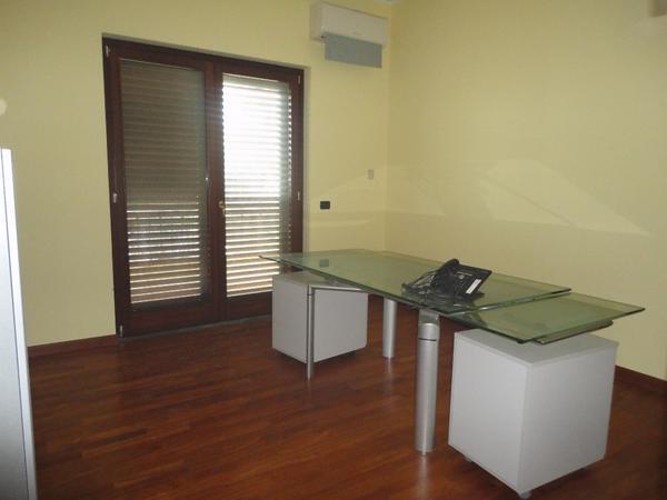 14#2688 Condizionatore Mitsubishi e arredo ufficio in vendita - foto 3