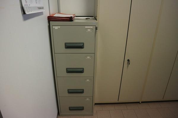 37#2711 Arredi e attrezzature ufficio in vendita - foto 3