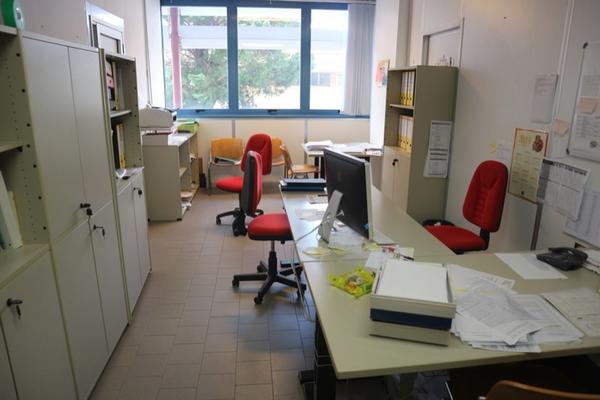 38#2711 Arredi e attrezzature ufficio in vendita - foto 1