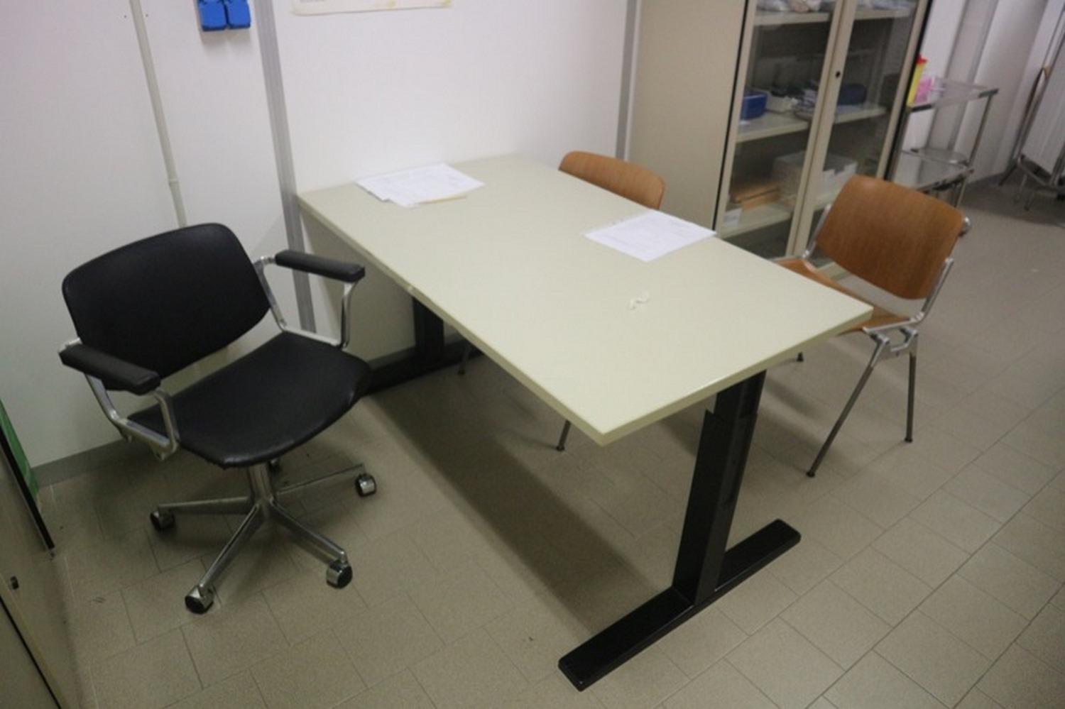 Lot Doctor's office furniture