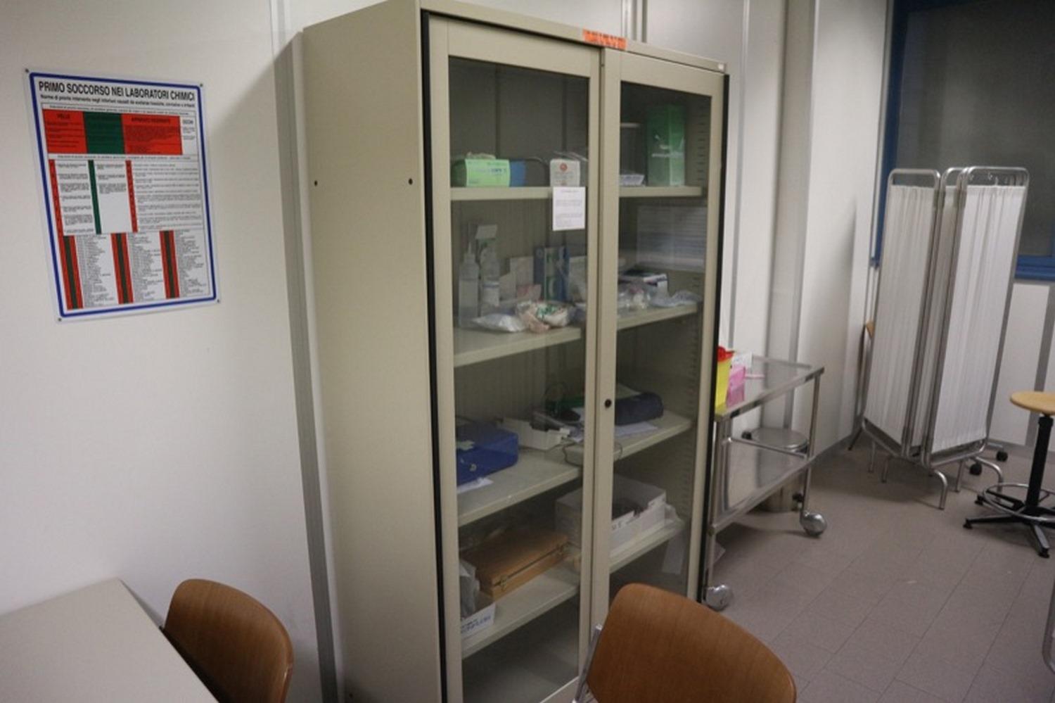 Lot Doctor's office furniture