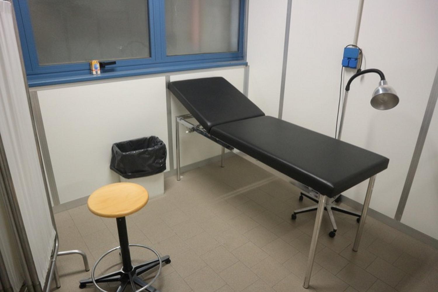 Lot Doctor's office furniture