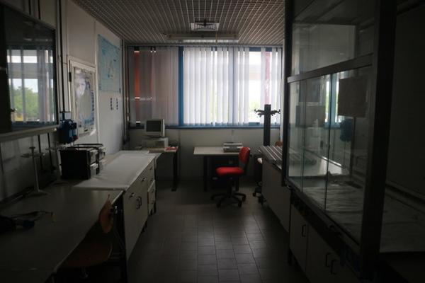 10#2713 Banchi da lavoro e arredi laboratorio in vendita - foto 2