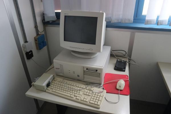 10#2713 Banchi da lavoro e arredi laboratorio in vendita - foto 3