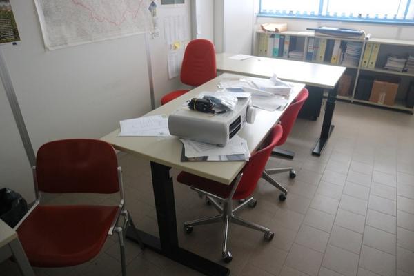 30#2713 Arredi e attrezzature ufficio in vendita - foto 3