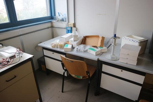 31#2715 Arredi laboratorio in vendita - foto 4