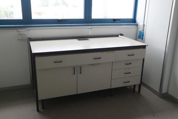 32#2715 Banchi da lavoro e pensili in vendita - foto 4