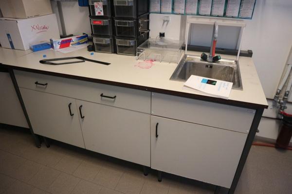 33#2715 Arredi laboratorio in vendita - foto 1