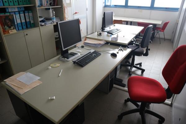 50#2716 Arredi e attrezzature ufficio in vendita - foto 1