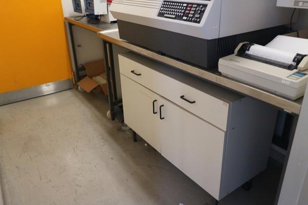 16#2717 Arredi e strumenti laboratorio in vendita - foto 1