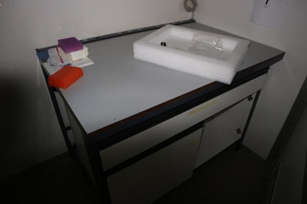 25#2717 Banchi da lavoro per laboratorio in vendita - foto 2