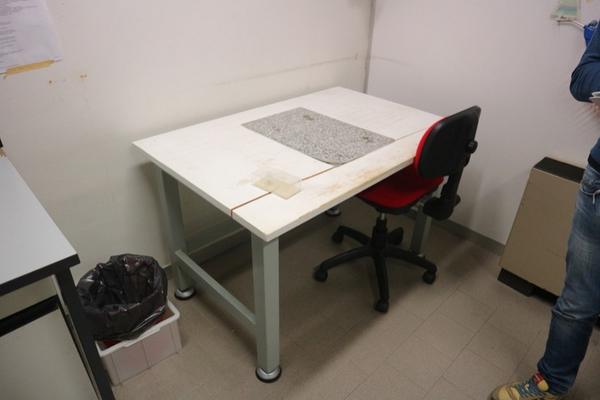 26#2717 Banchi da lavoro e mobile pensile in vendita - foto 3